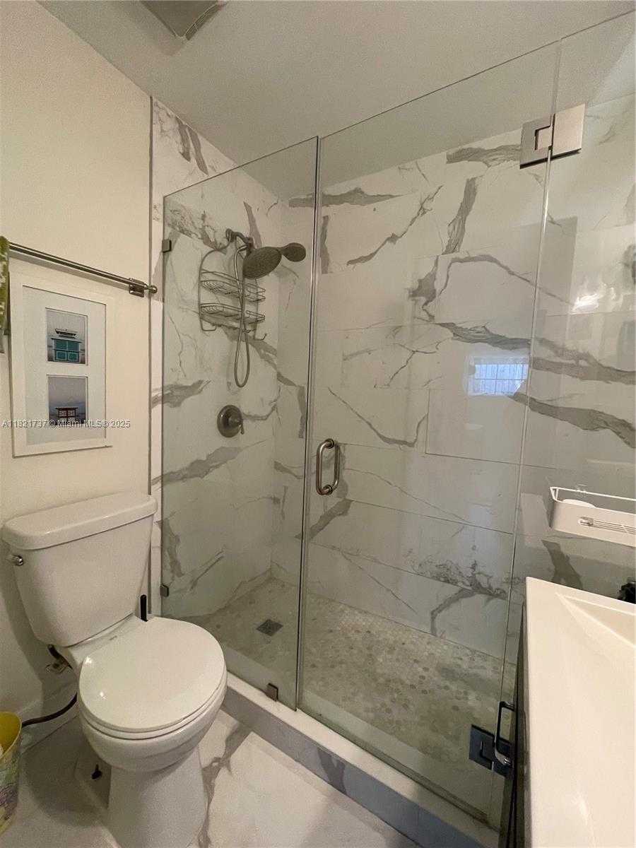 Small Image of 2985 AVIATION AVE, Miami Number 12