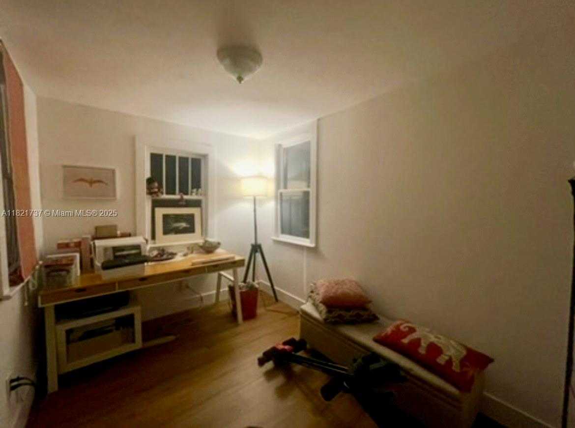 Small Image of 2985 AVIATION AVE, Miami Number 16
