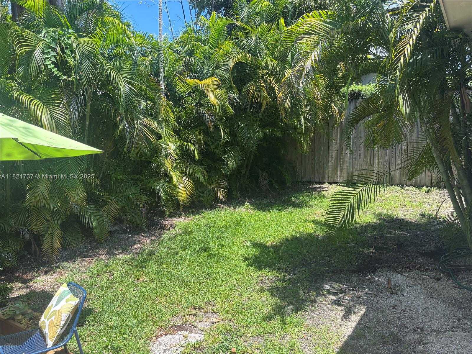 Small Image of 2985 AVIATION AVE, Miami Number 18