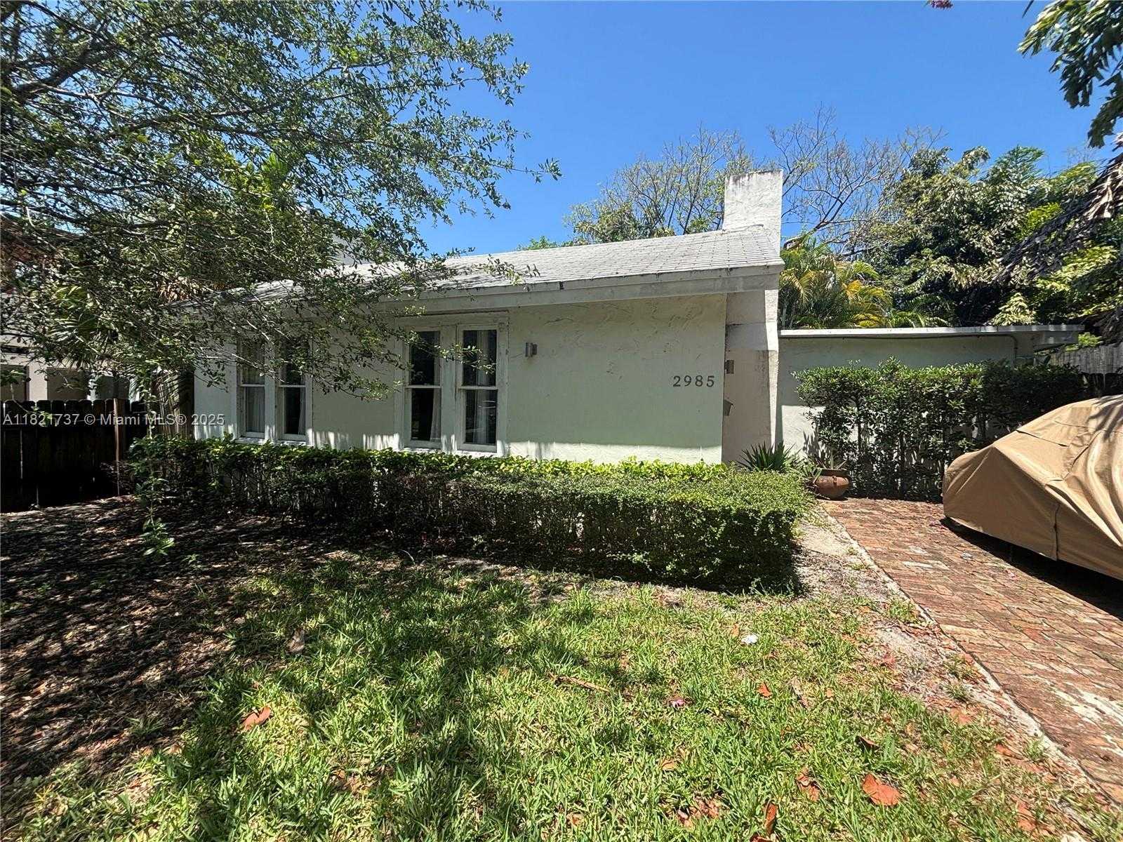 Small Image of 2985 AVIATION AVE, Miami Number 2