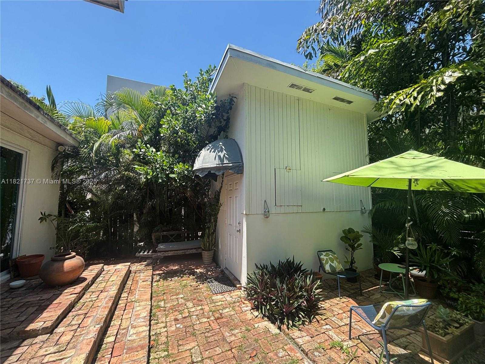 Small Image of 2985 AVIATION AVE, Miami Number 20