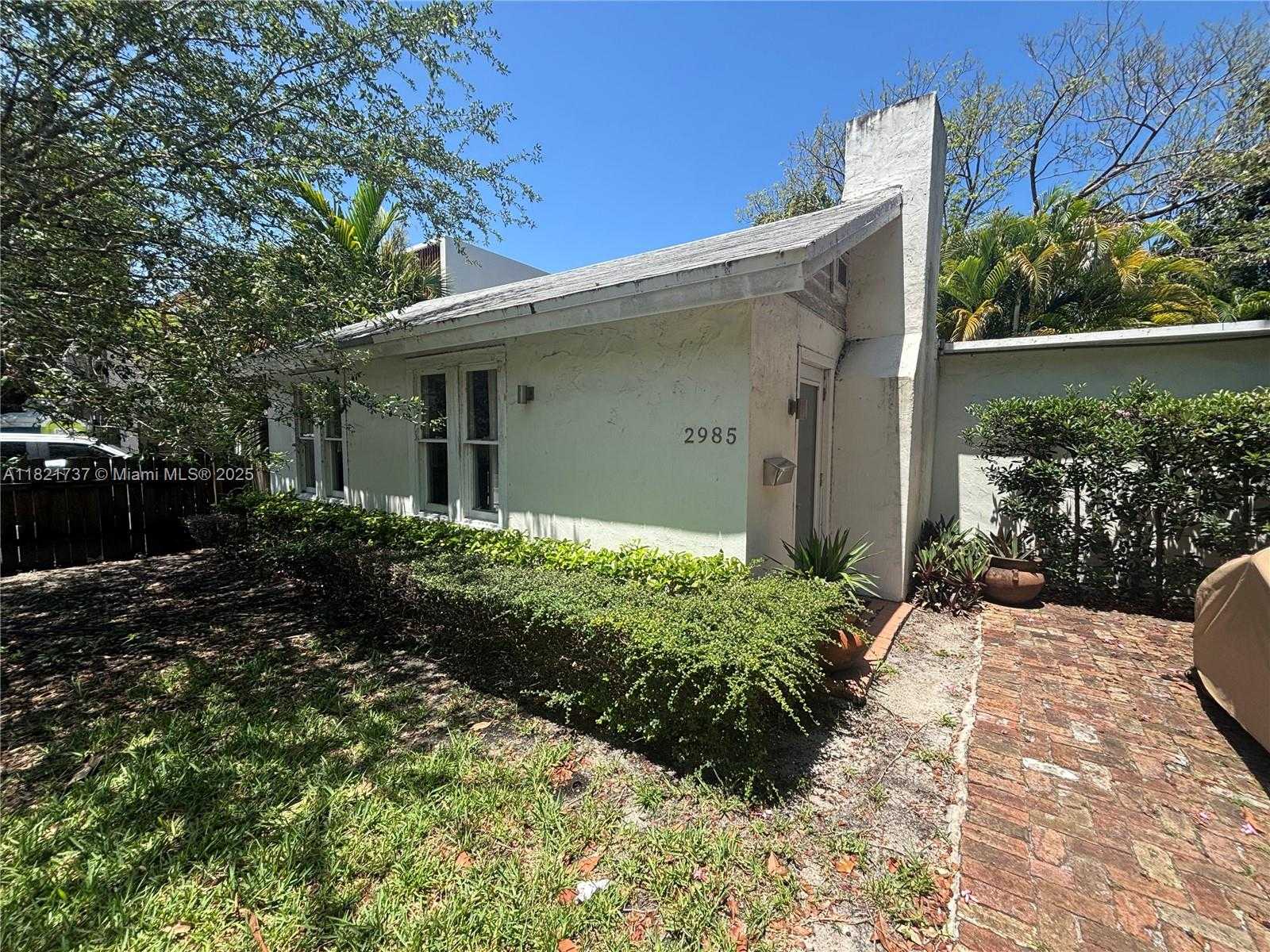 Small Image of 2985 AVIATION AVE, Miami Number 21