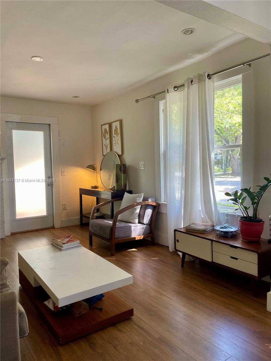 Small Image of 2985 AVIATION AVE, Miami Number 3