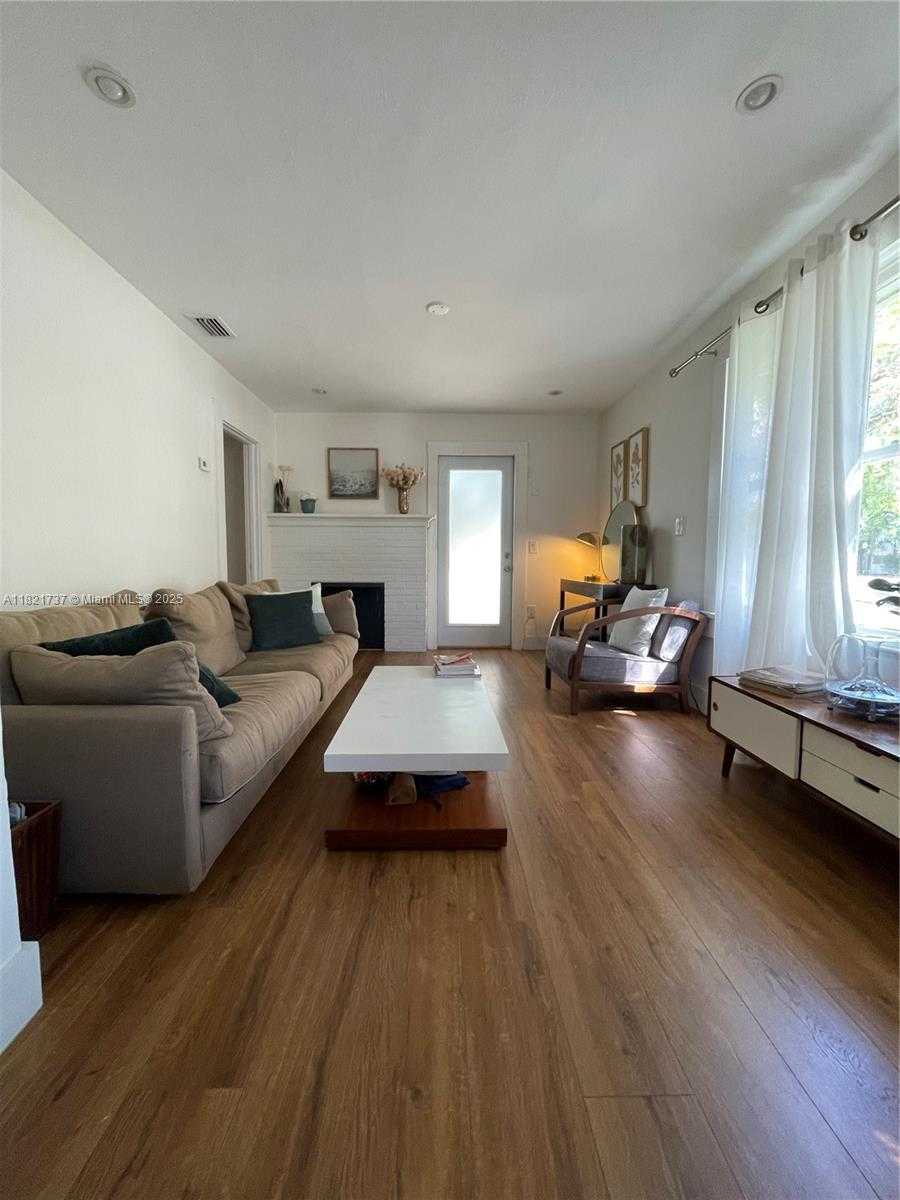 Small Image of 2985 AVIATION AVE, Miami Number 6