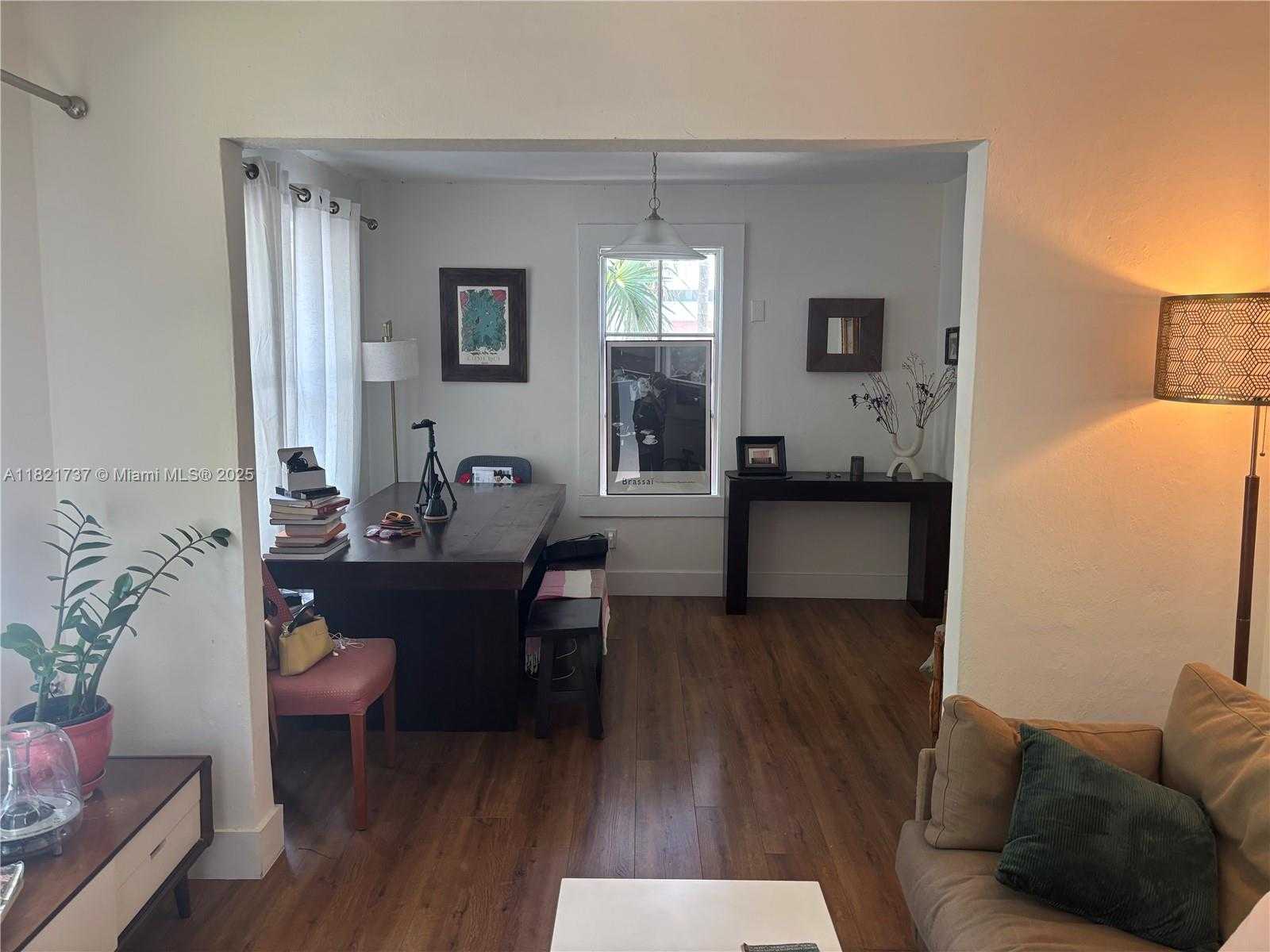 Small Image of 2985 AVIATION AVE, Miami Number 9