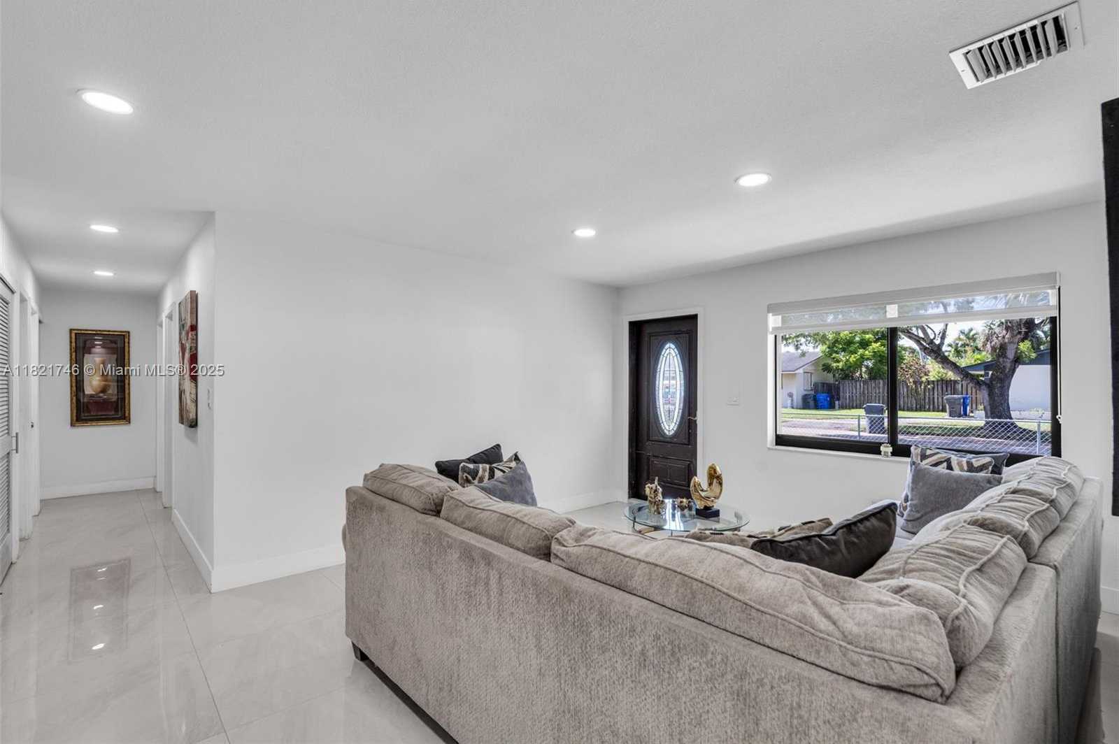 Small Image of 7100 MCCLELLAN ST, Hollywood Number 11