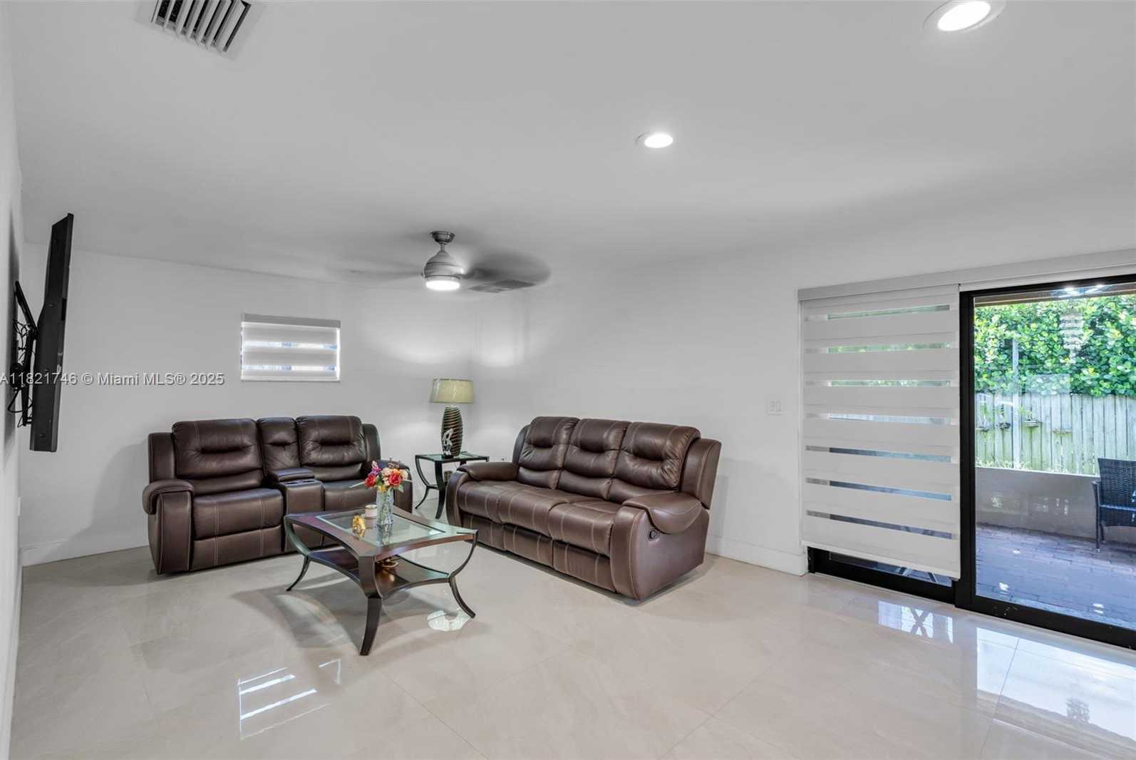 Small Image of 7100 MCCLELLAN ST, Hollywood Number 12