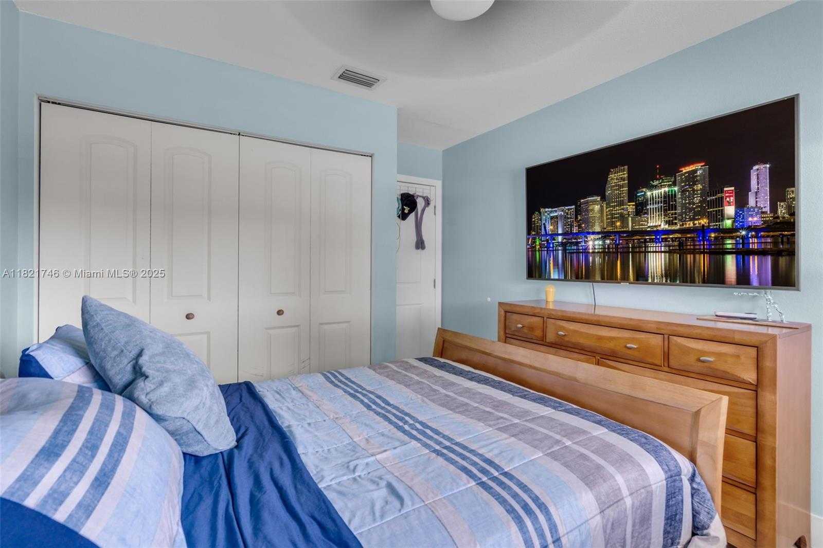 Small Image of 7100 MCCLELLAN ST, Hollywood Number 16