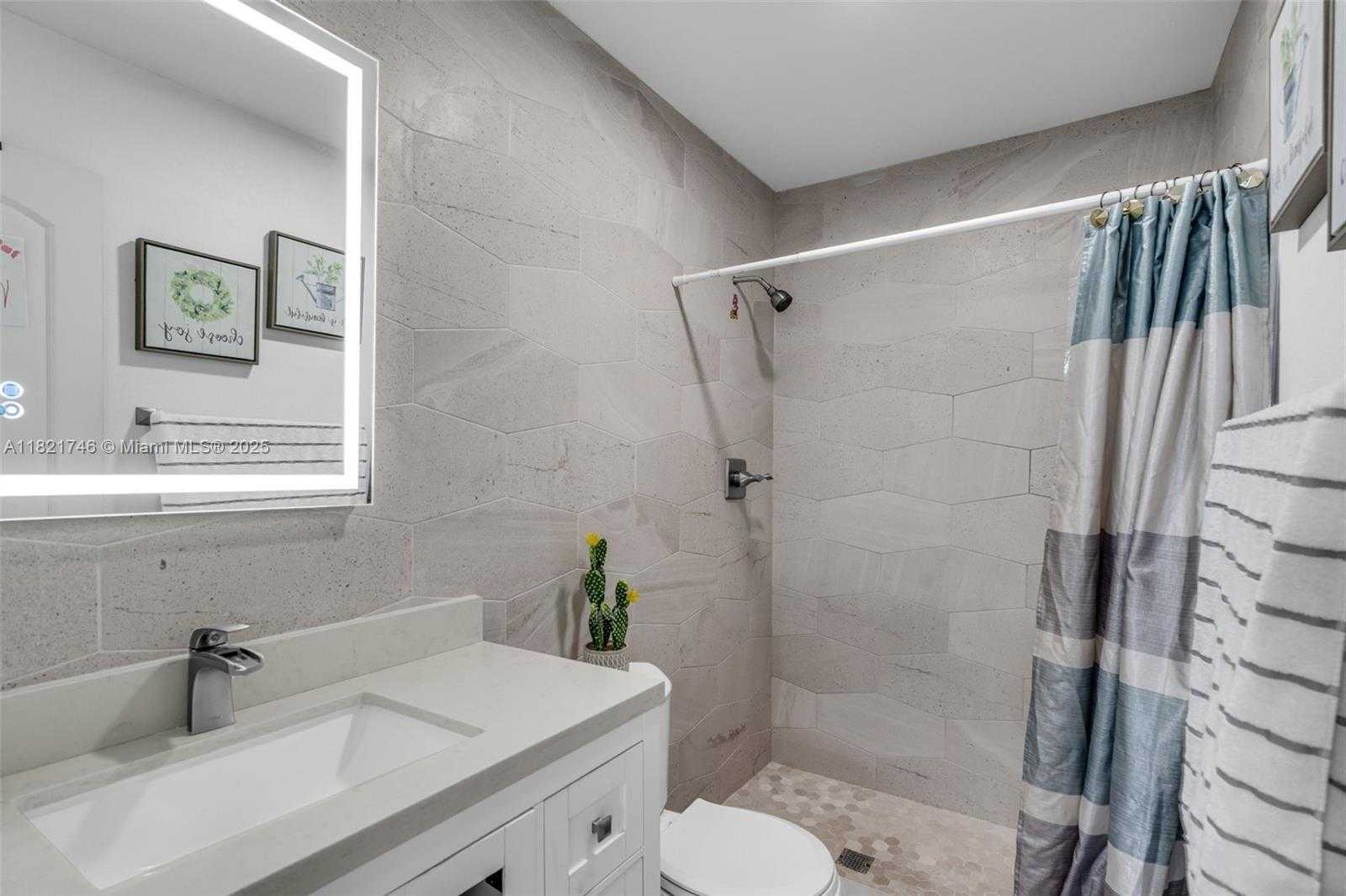 Small Image of 7100 MCCLELLAN ST, Hollywood Number 21