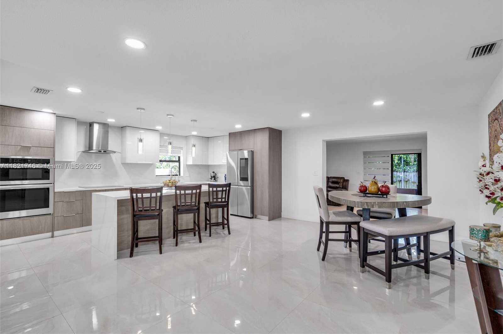 Small Image of 7100 MCCLELLAN ST, Hollywood Number 6