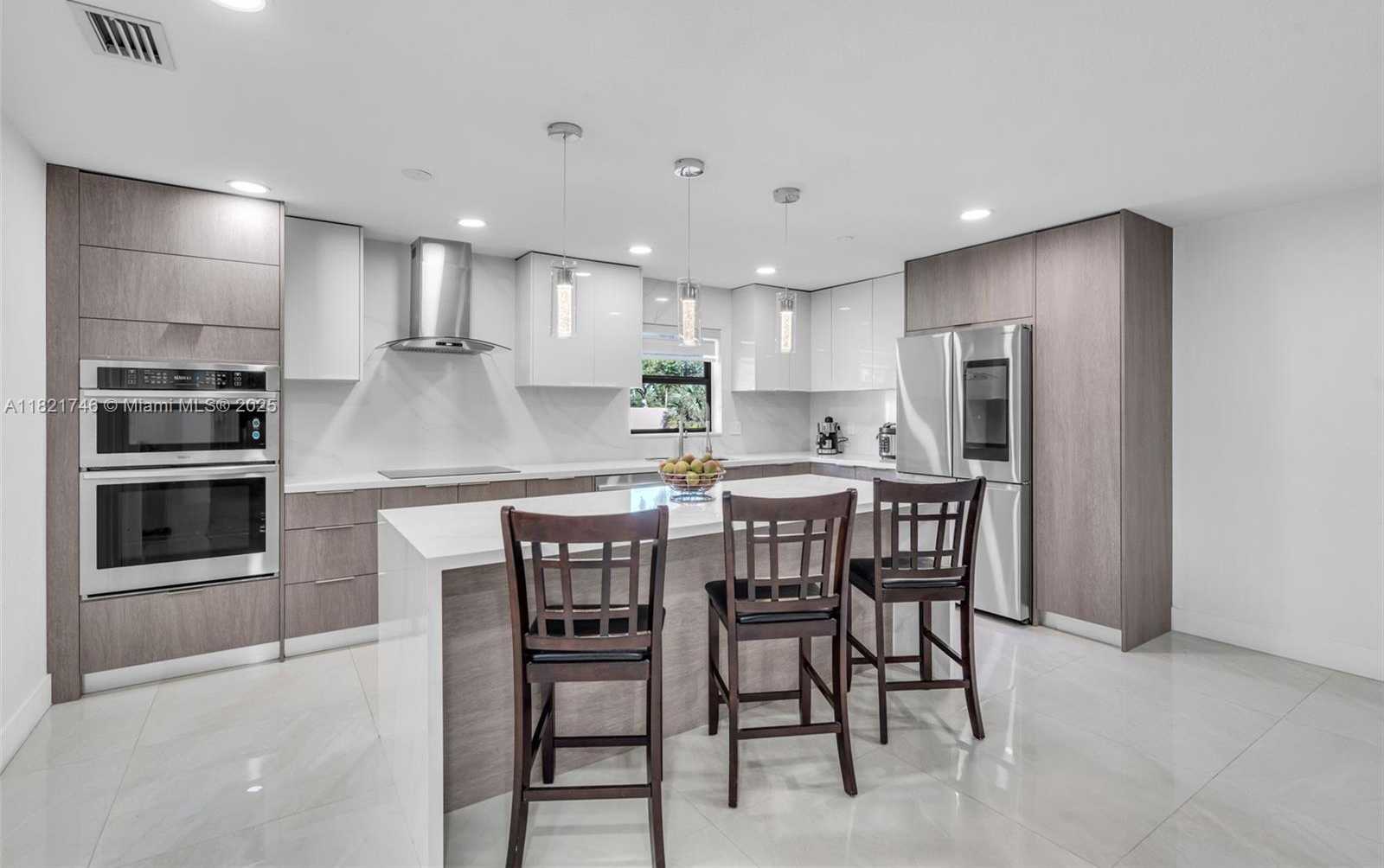 Small Image of 7100 MCCLELLAN ST, Hollywood Number 7