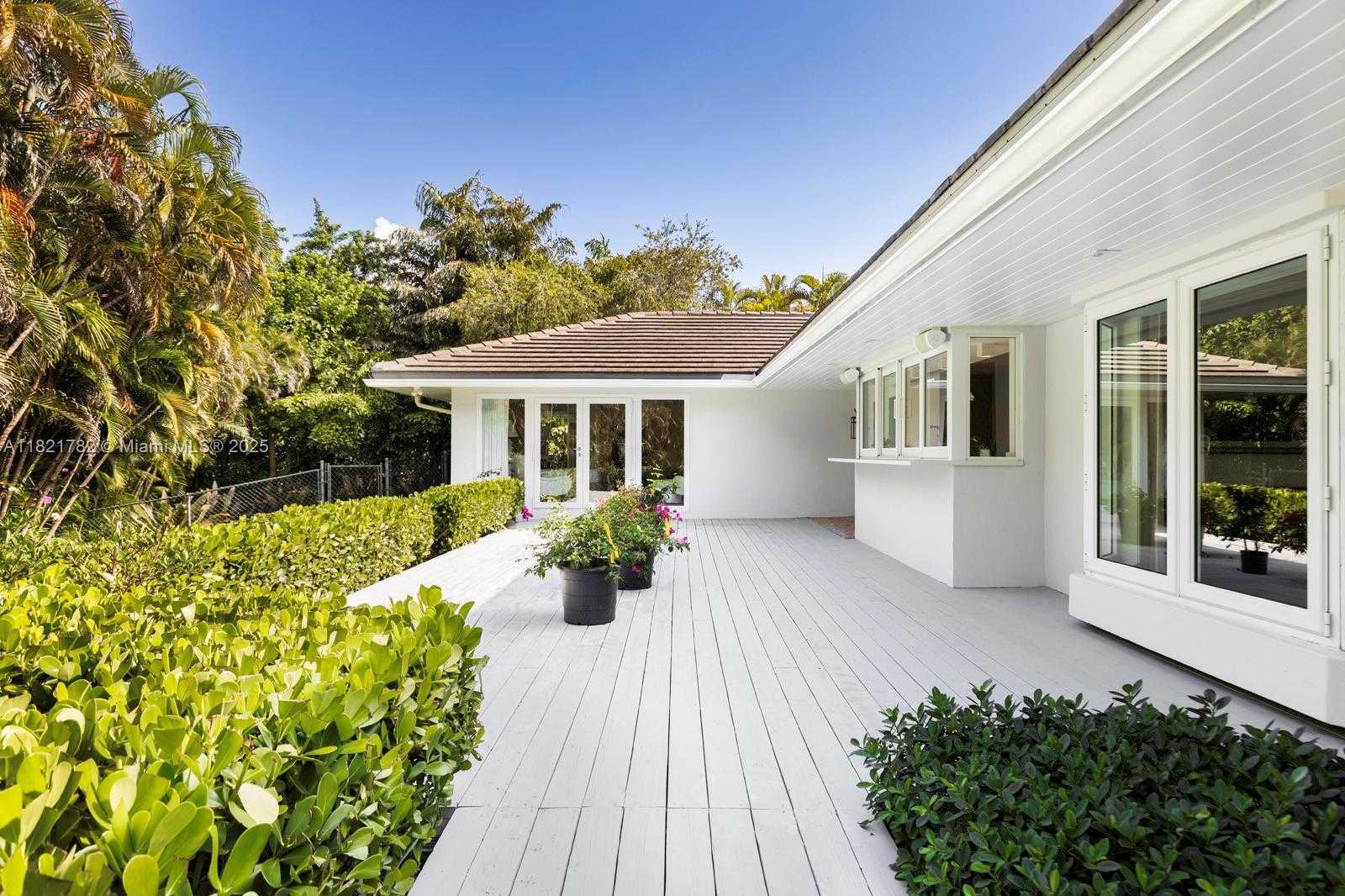 Small Image of 11100 PARADELA ST, Coral Gables Number 14