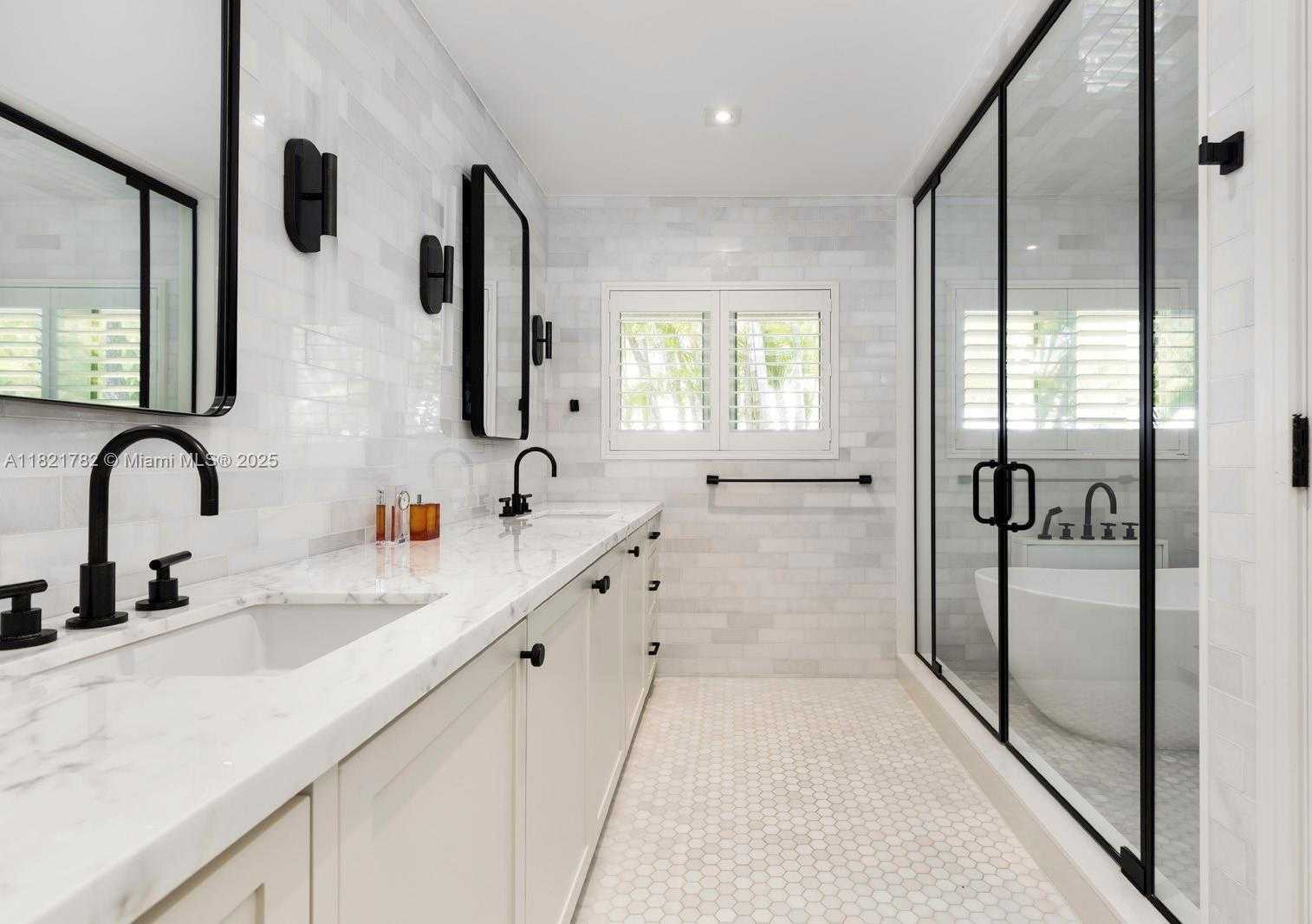 Small Image of 11100 PARADELA ST, Coral Gables Number 17