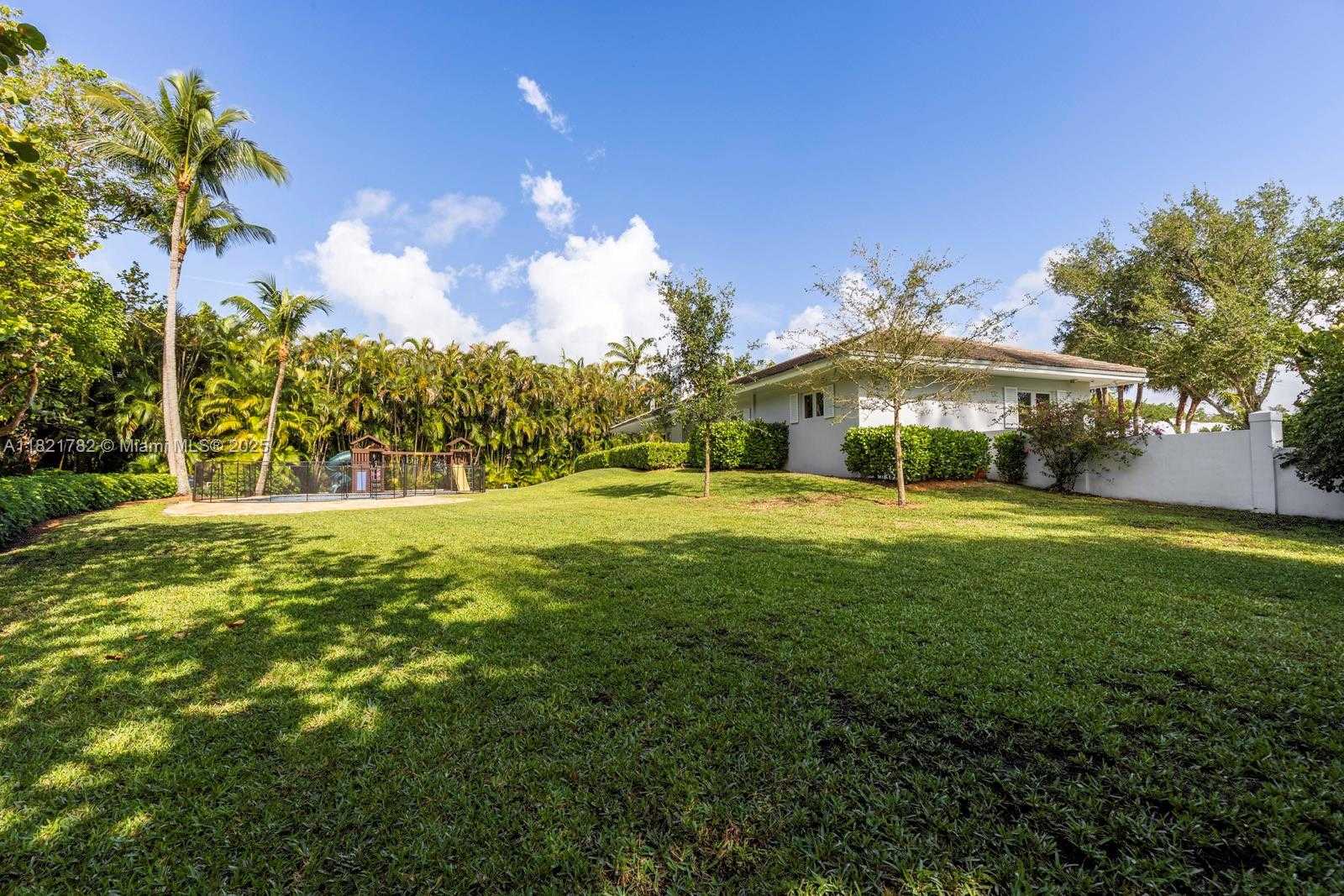 Small Image of 11100 PARADELA ST, Coral Gables Number 28