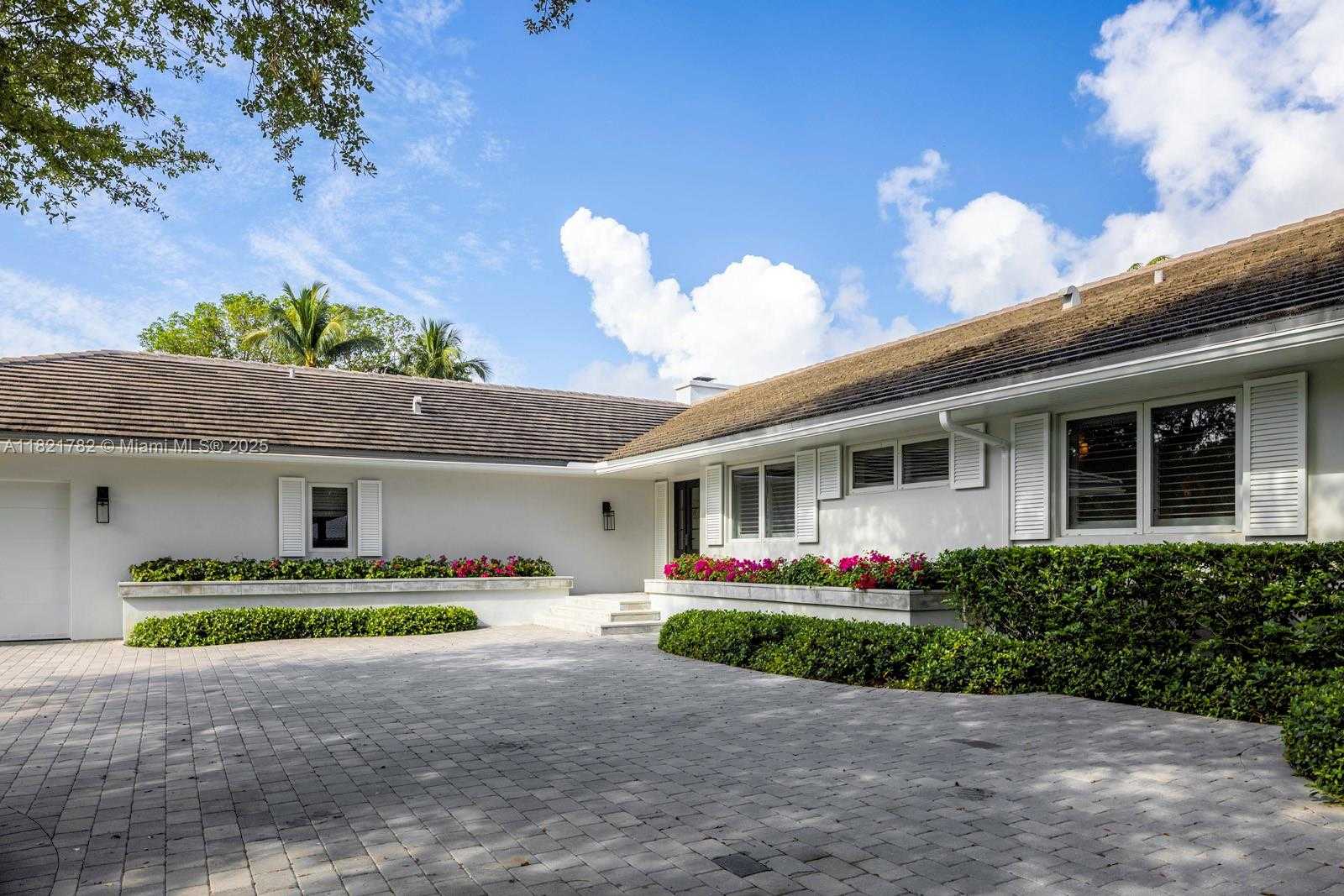 Small Image of 11100 PARADELA ST, Coral Gables Number 3