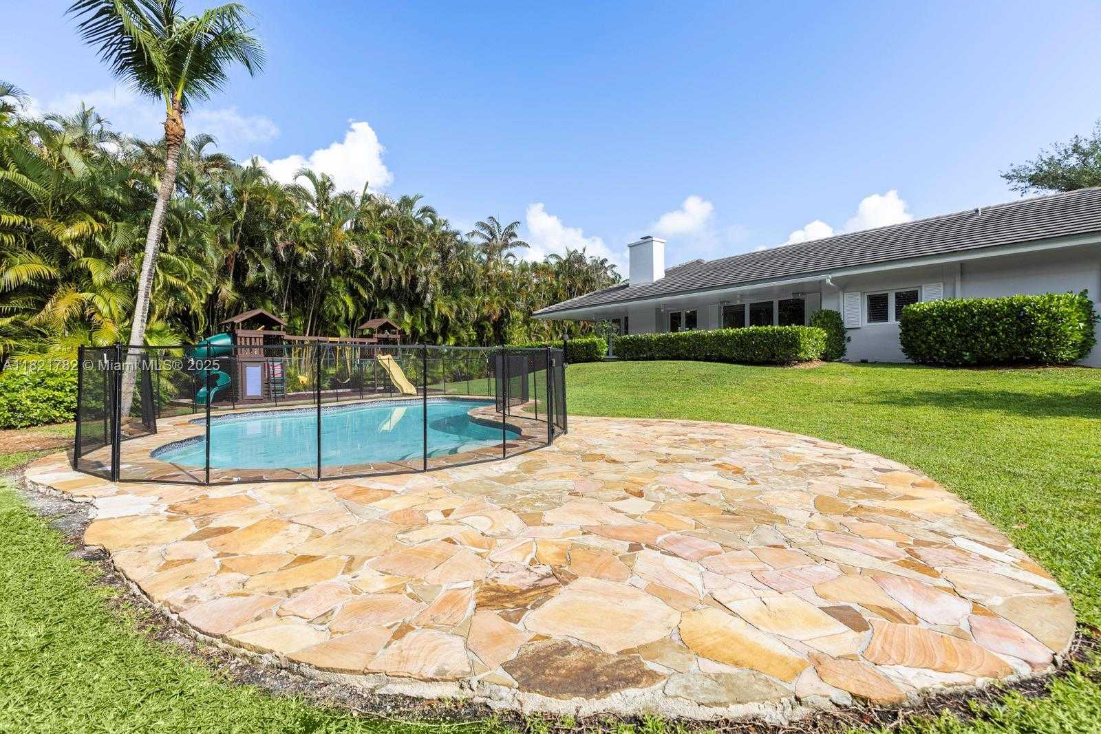 Small Image of 11100 PARADELA ST, Coral Gables Number 30