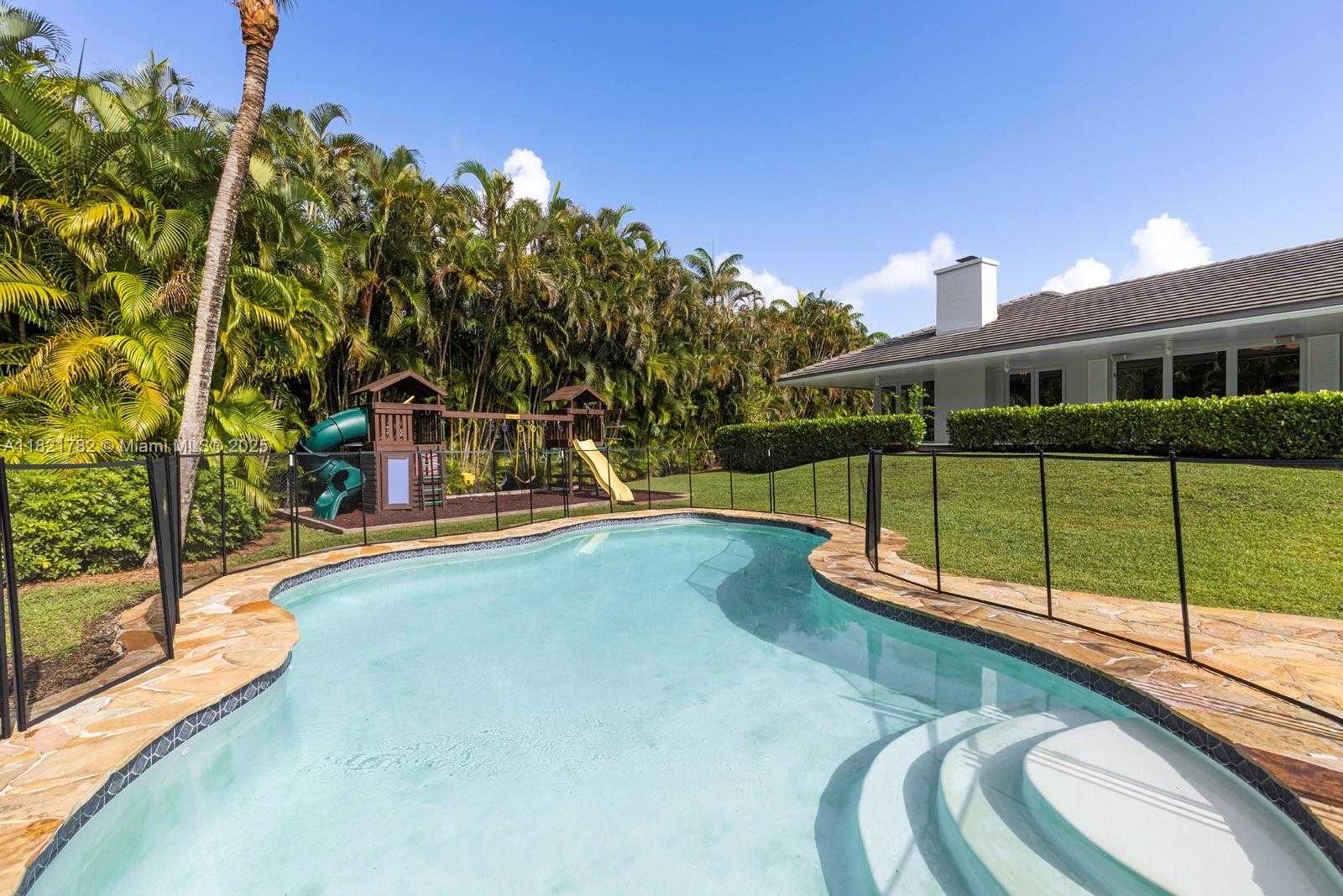 Small Image of 11100 PARADELA ST, Coral Gables Number 31