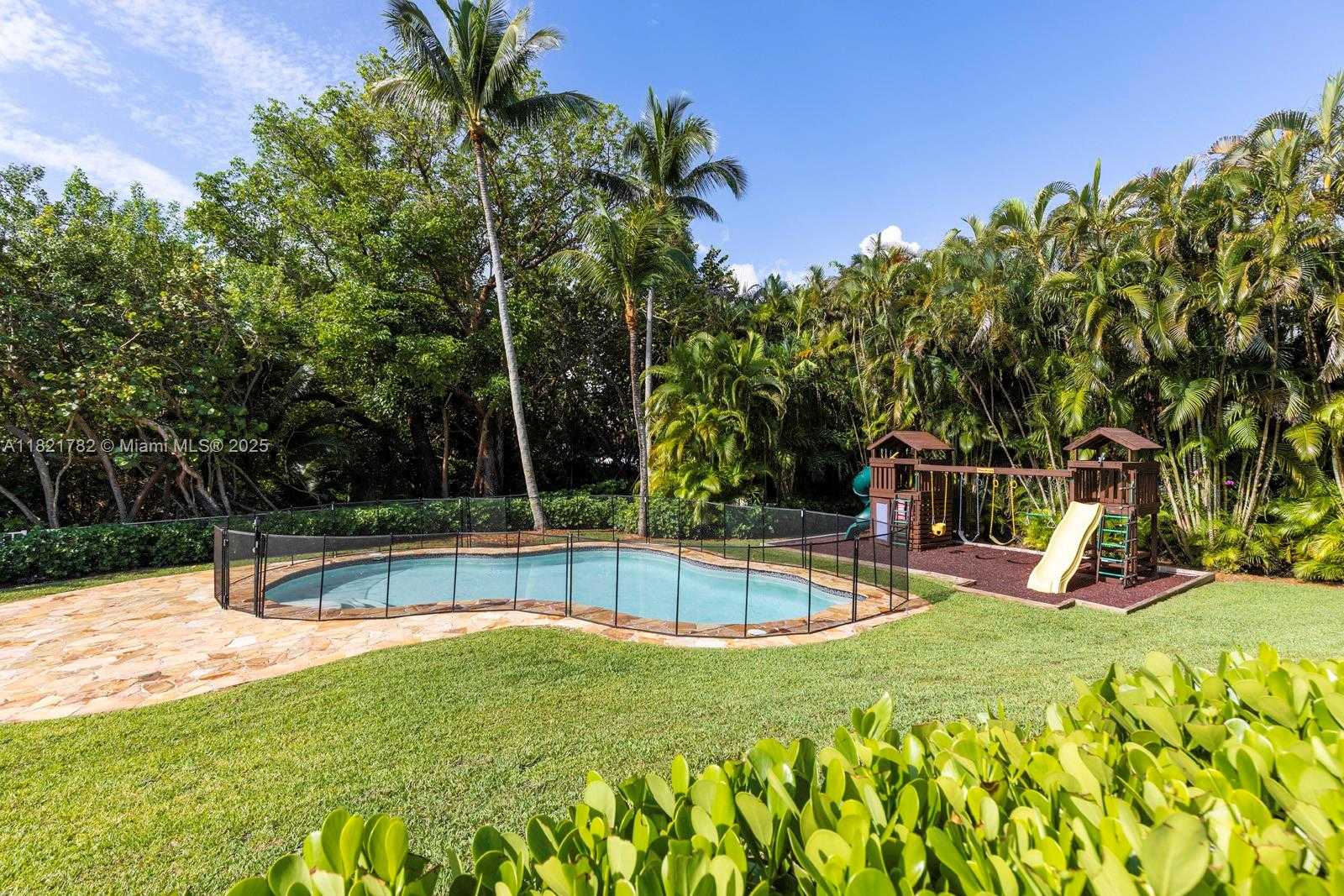 Small Image of 11100 PARADELA ST, Coral Gables Number 32