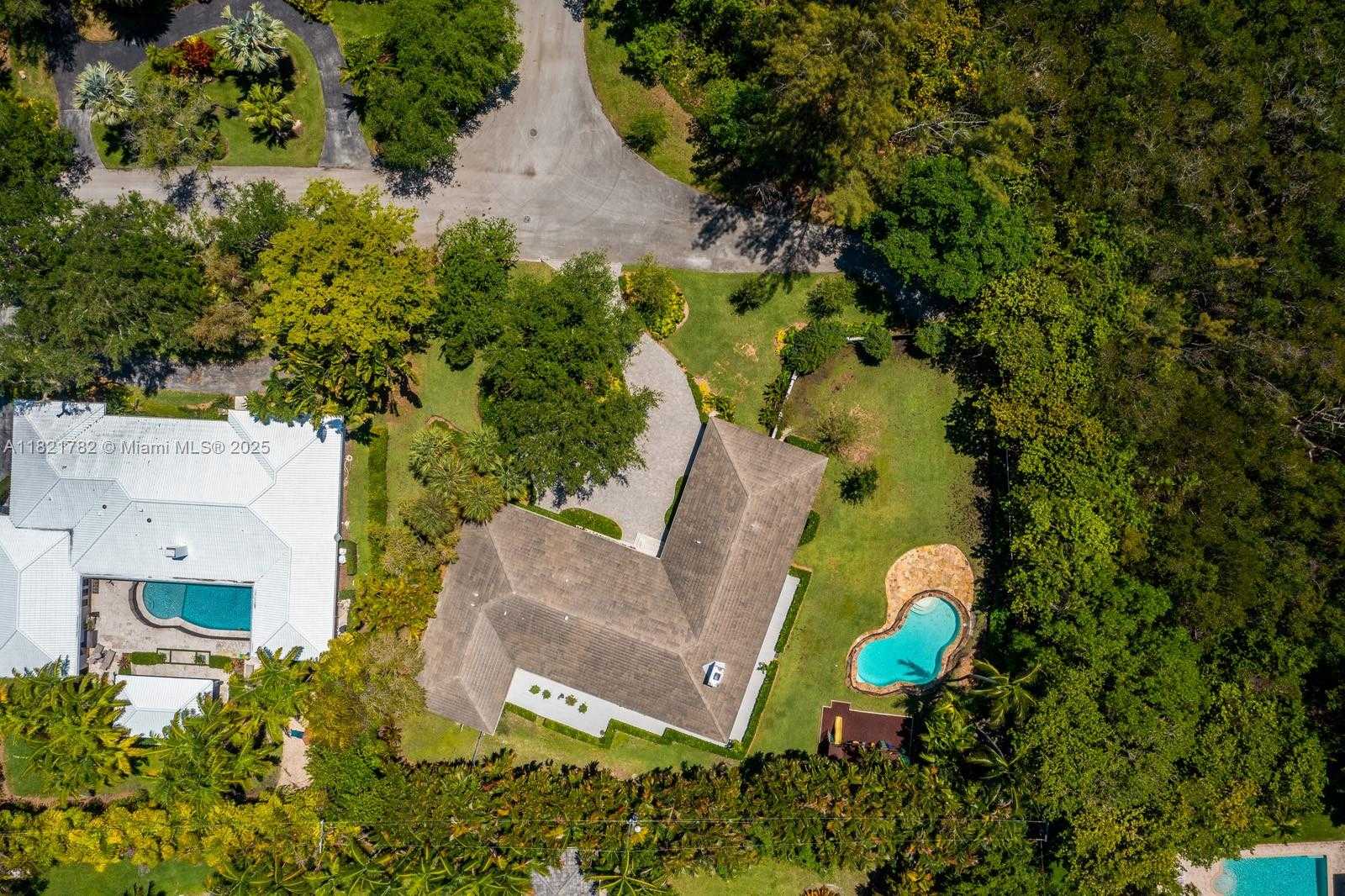 Small Image of 11100 PARADELA ST, Coral Gables Number 35
