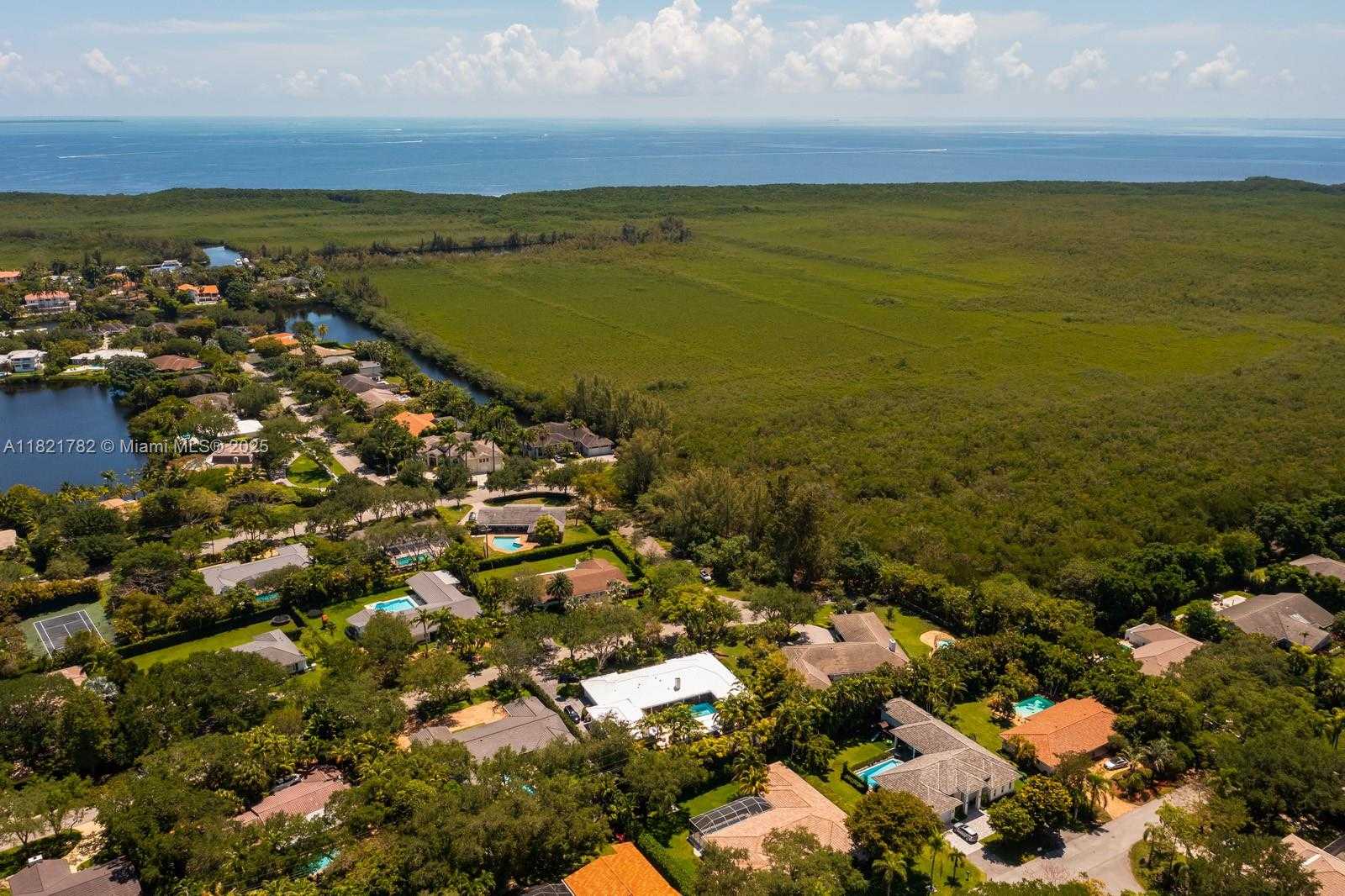 Small Image of 11100 PARADELA ST, Coral Gables Number 44