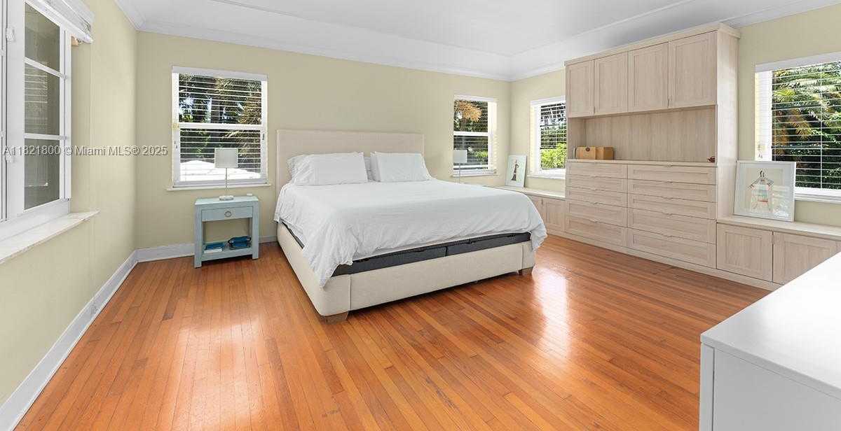 Small Image of 2500 LAKE AVE, Miami Beach Number 14