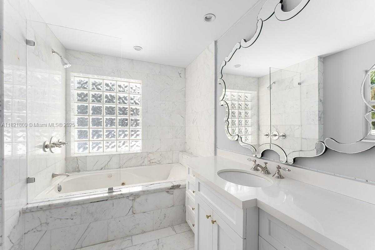 Small Image of 2500 LAKE AVE, Miami Beach Number 15