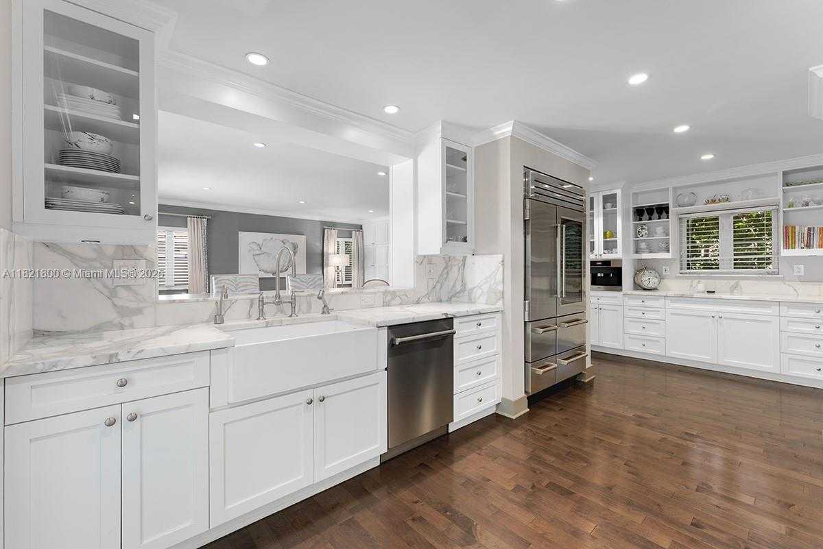 Small Image of 2500 LAKE AVE, Miami Beach Number 6
