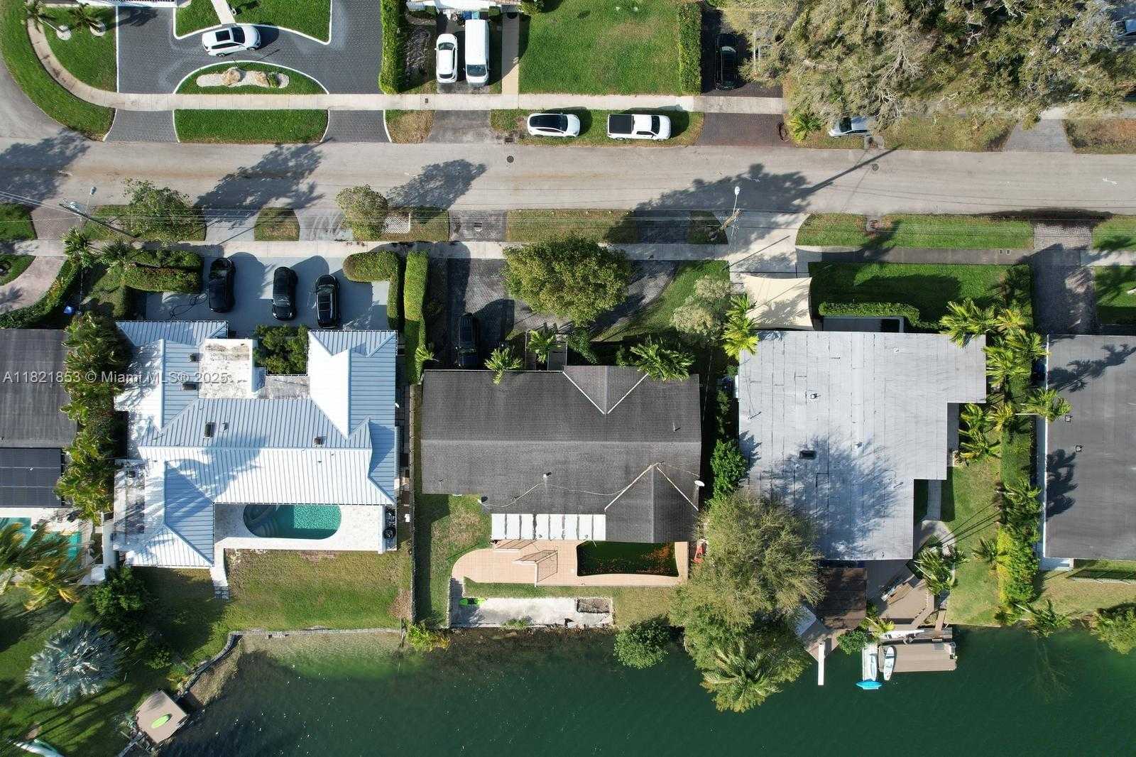 Small Image of 2010 NORTH EAST 196TH TER, North Miami Beach Number 22