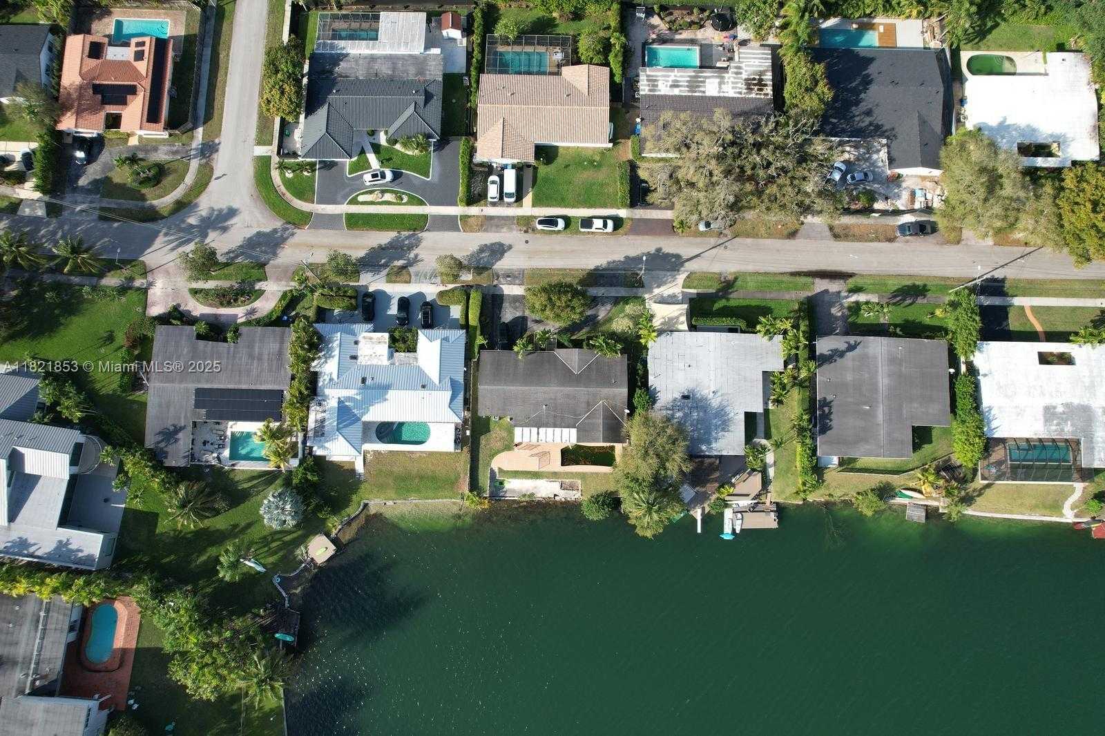 Small Image of 2010 NORTH EAST 196TH TER, North Miami Beach Number 23