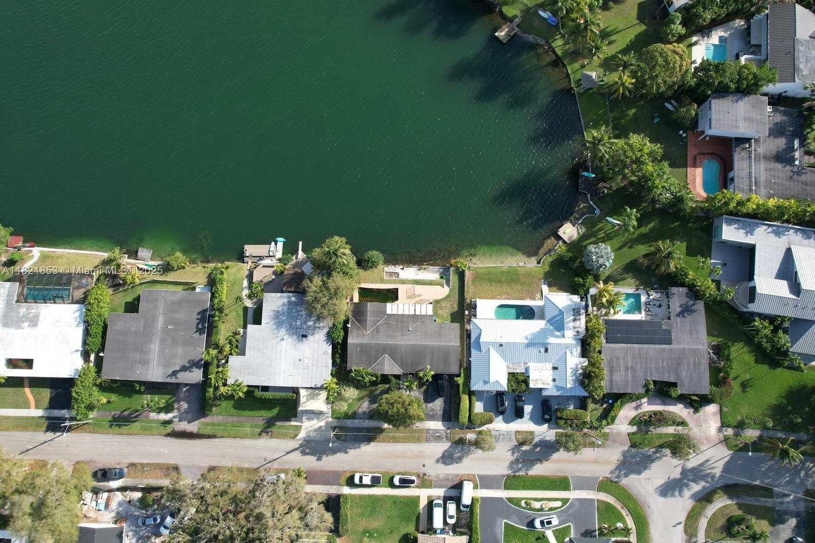 Small Image of 2010 NORTH EAST 196TH TER, North Miami Beach Number 24