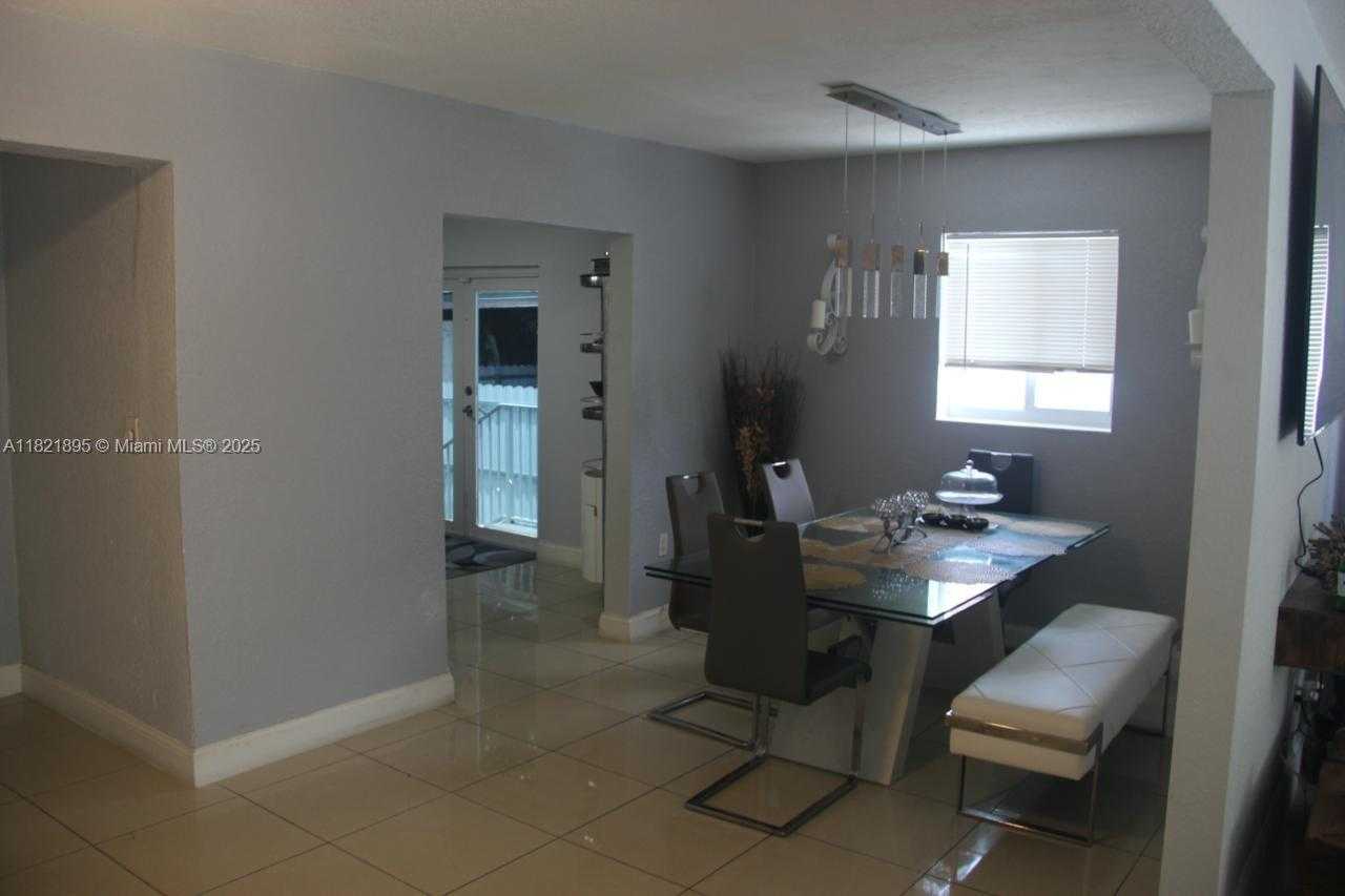 Small Image of 3430 NORTH WEST 16TH ST, Miami Number 4