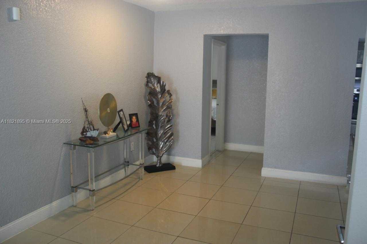 Small Image of 3430 NORTH WEST 16TH ST, Miami Number 6