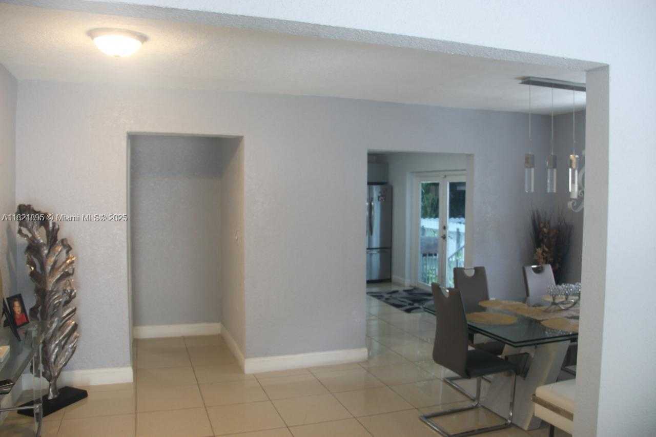 Small Image of 3430 NORTH WEST 16TH ST, Miami Number 7