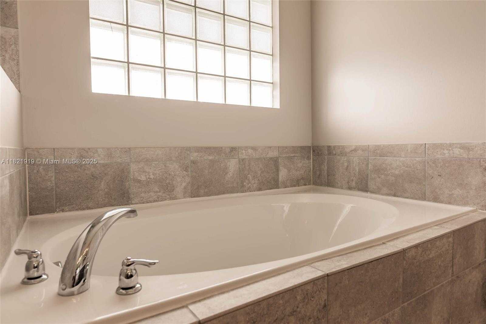 Small Image of 3809 ASPEN LEAF DR, Boynton Beach Number 25