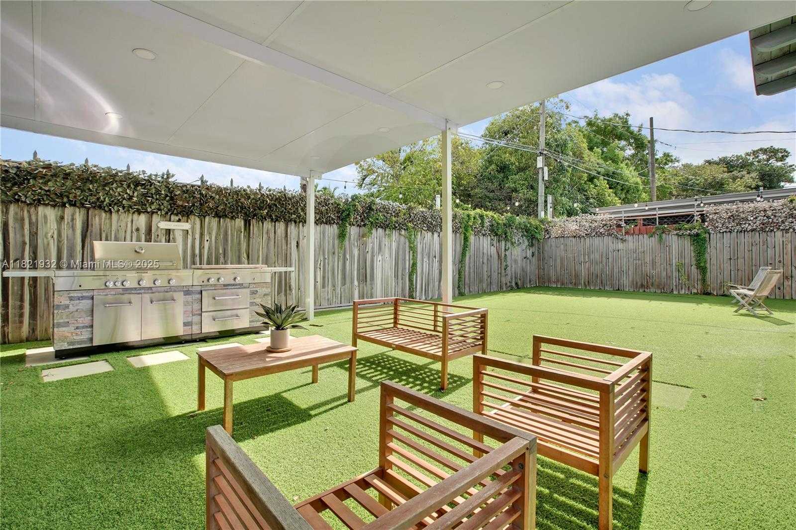 Small Image of 2305 SOUTH WEST 19TH TER, Miami Number 14