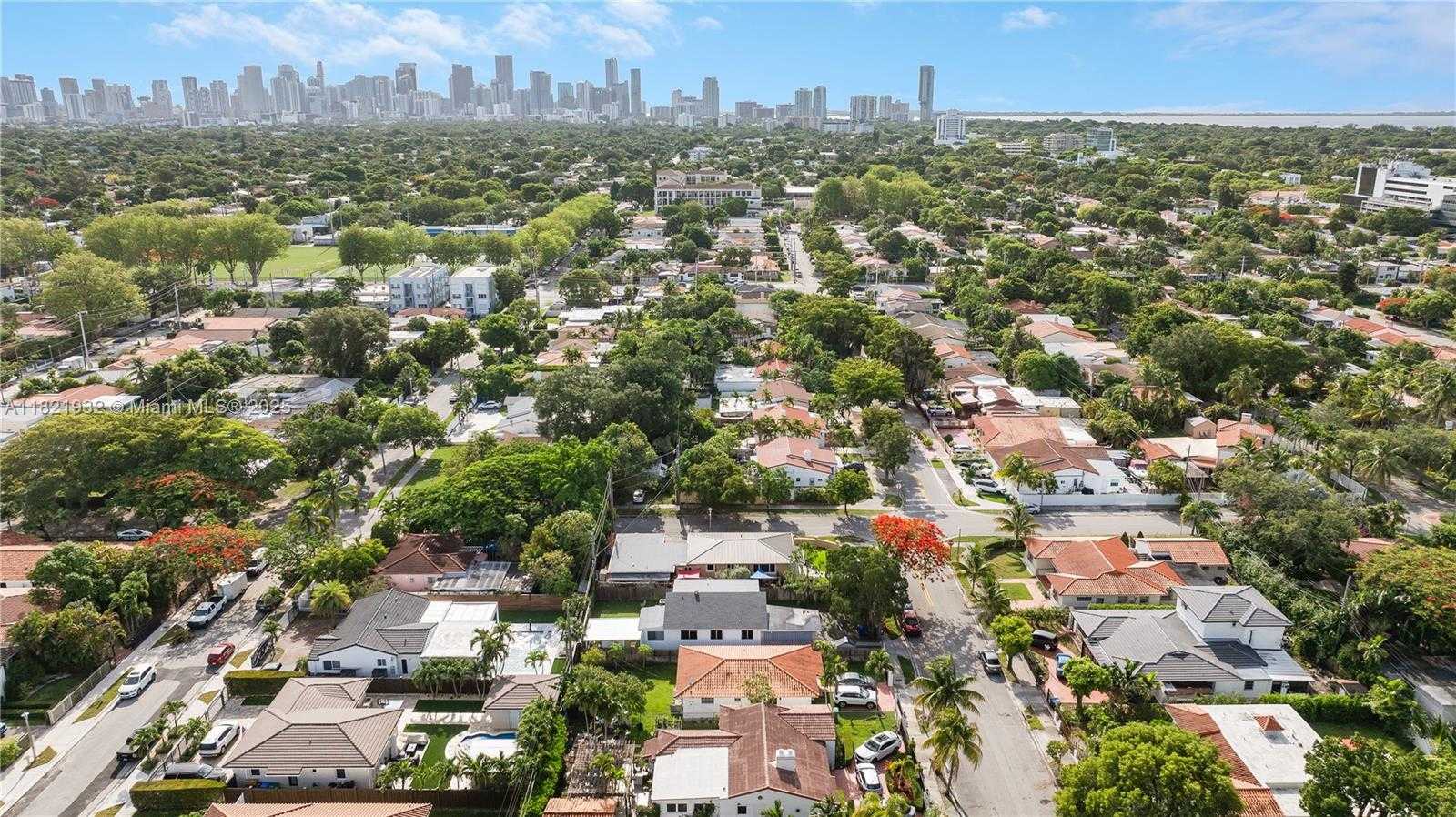 Small Image of 2305 SOUTH WEST 19TH TER, Miami Number 18