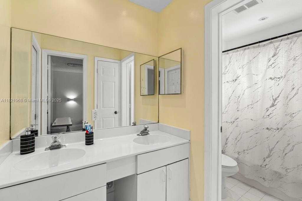 Small Image of 6987 CHARLOTTE CT, Margate Number 11
