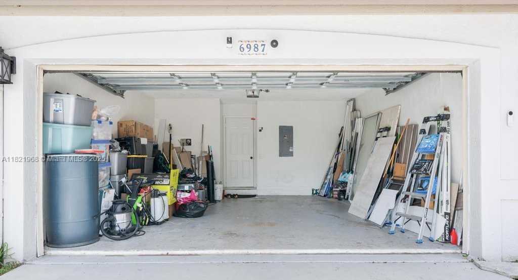 Small Image of 6987 CHARLOTTE CT, Margate Number 18