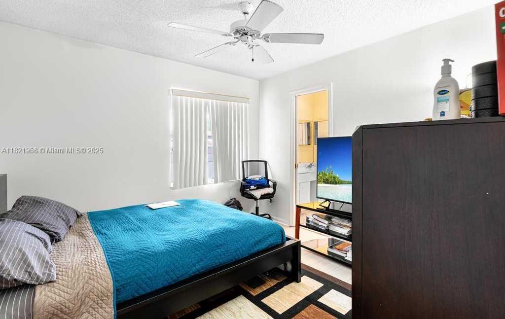Small Image of 6987 CHARLOTTE CT, Margate Number 23
