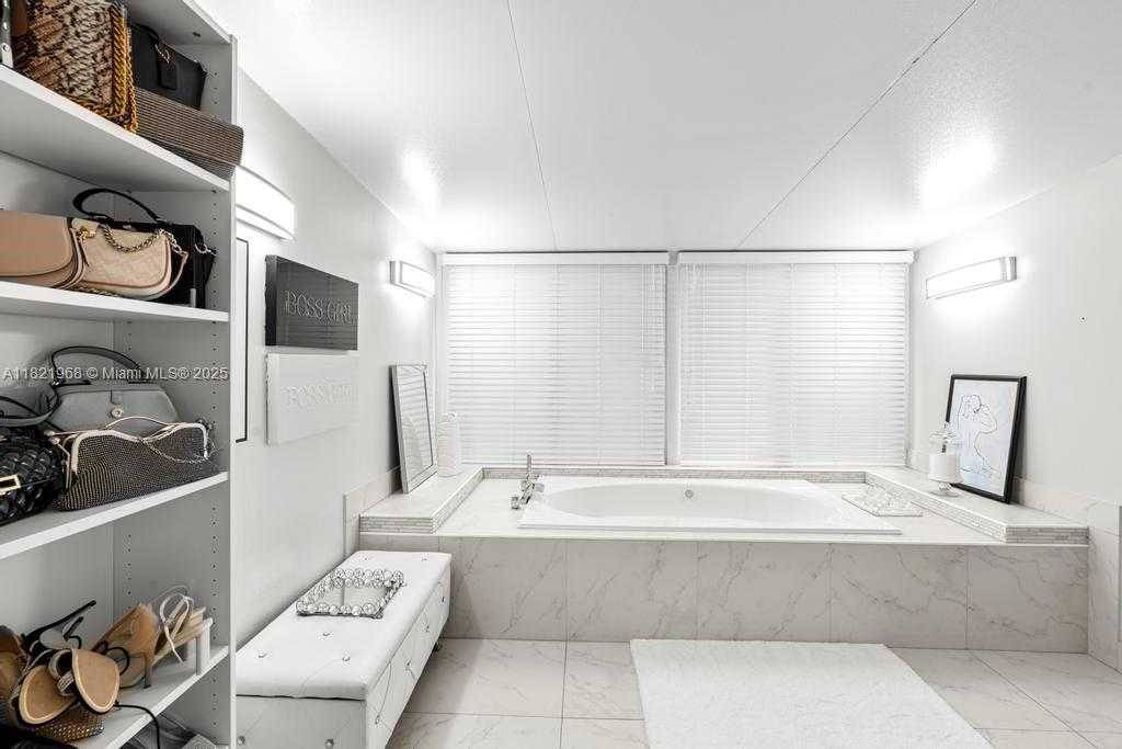 Small Image of 6987 CHARLOTTE CT, Margate Number 25