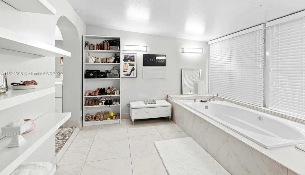Small Image of 6987 CHARLOTTE CT, Margate Number 26