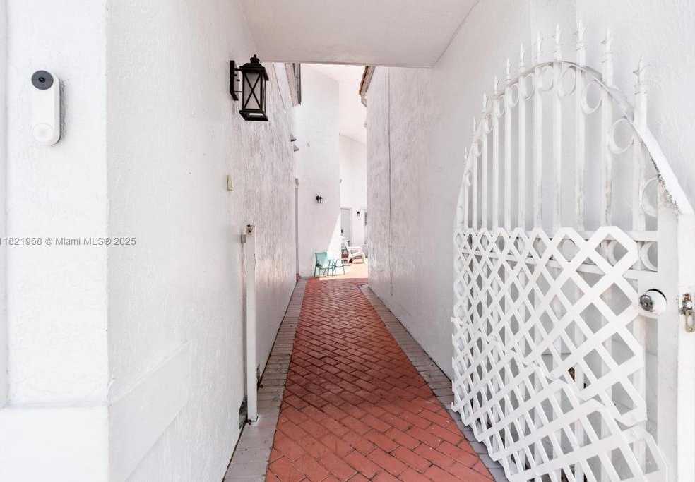 Small Image of 6987 CHARLOTTE CT, Margate Number 27