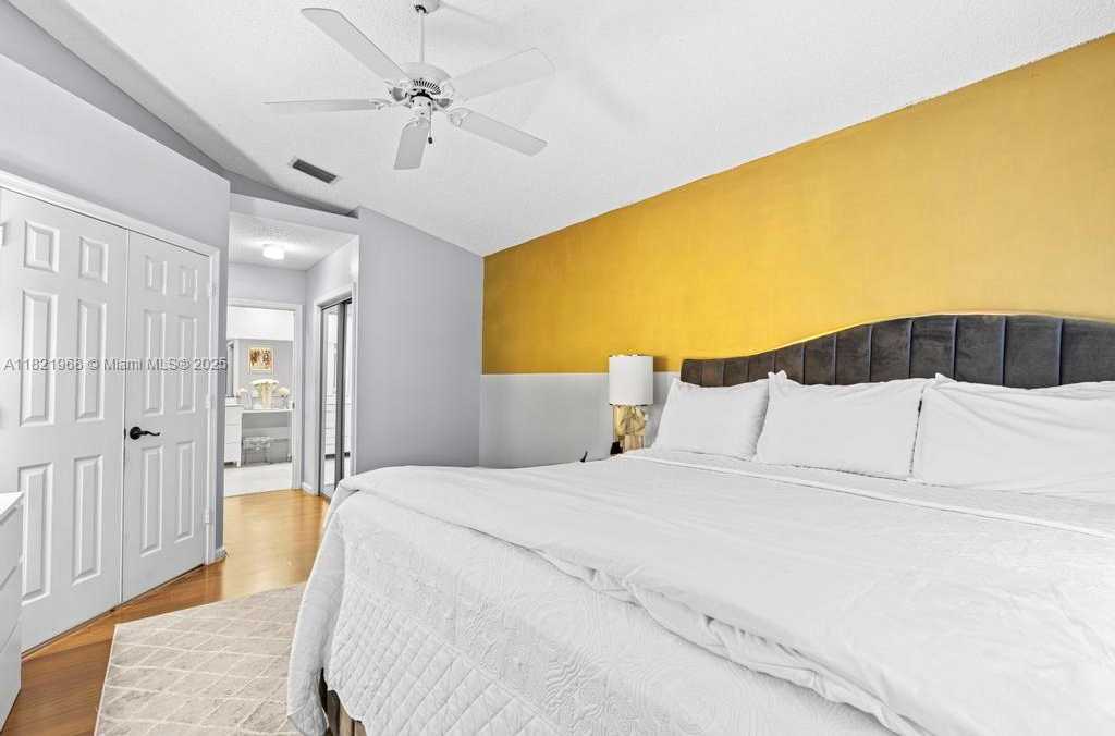 Small Image of 6987 CHARLOTTE CT, Margate Number 34