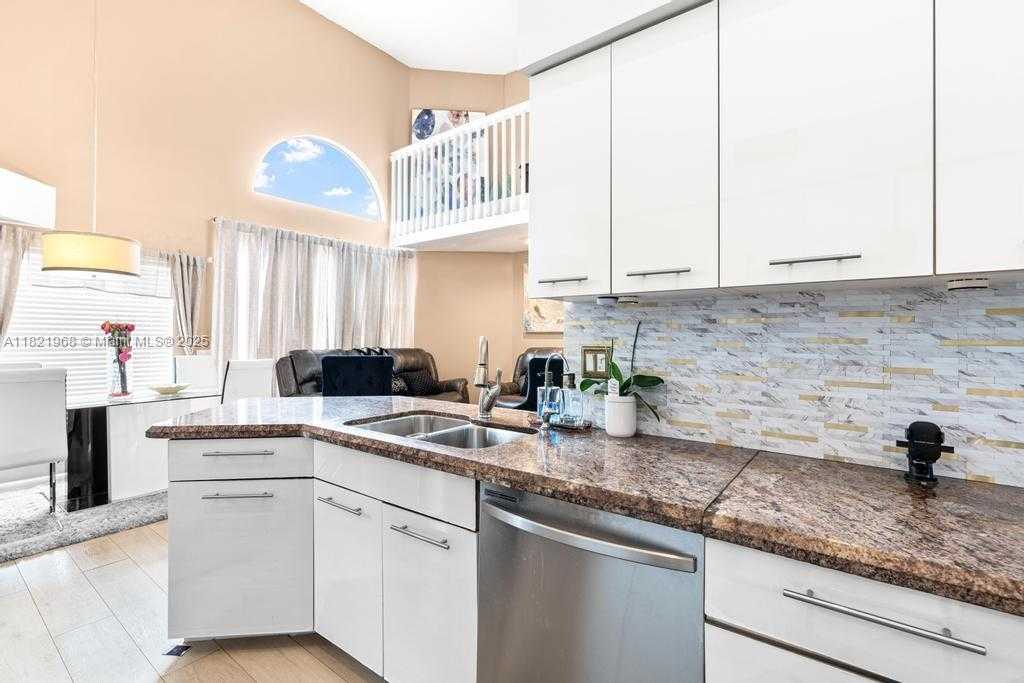 Small Image of 6987 CHARLOTTE CT, Margate Number 43