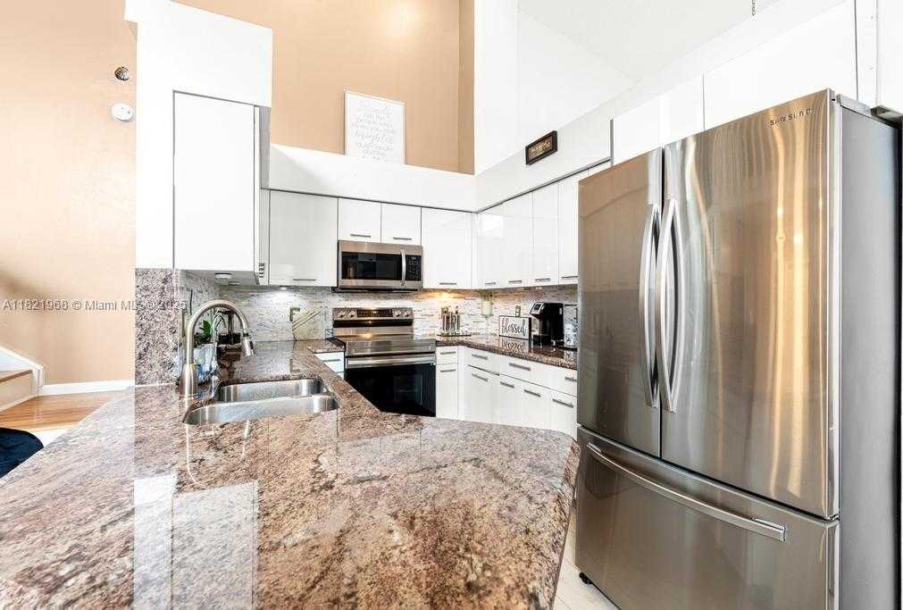 Small Image of 6987 CHARLOTTE CT, Margate Number 45