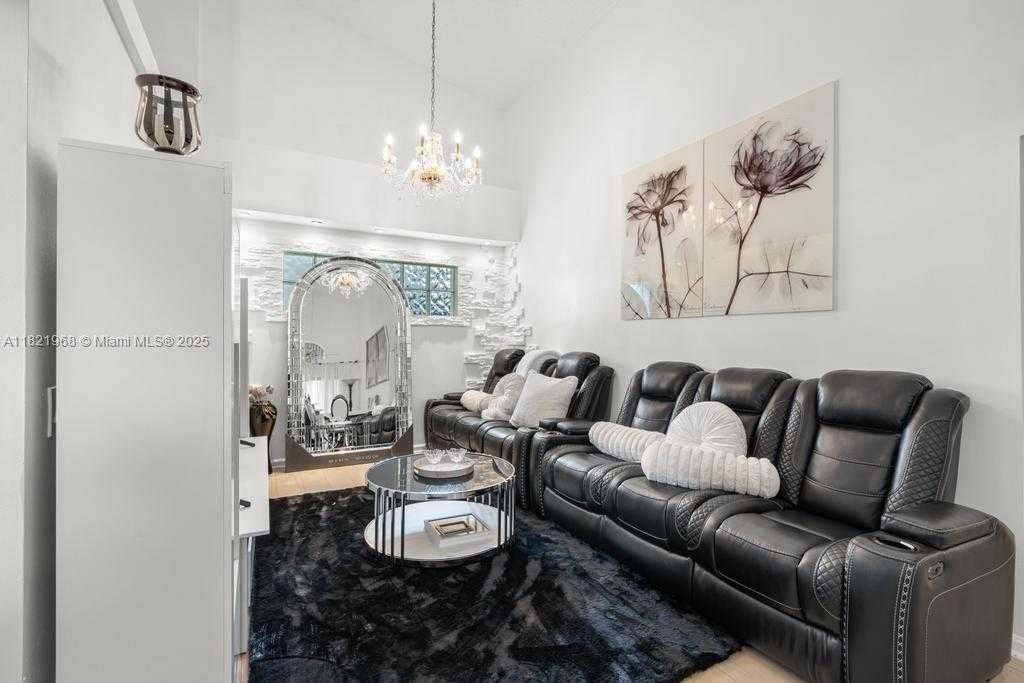 Small Image of 6987 CHARLOTTE CT, Margate Number 7