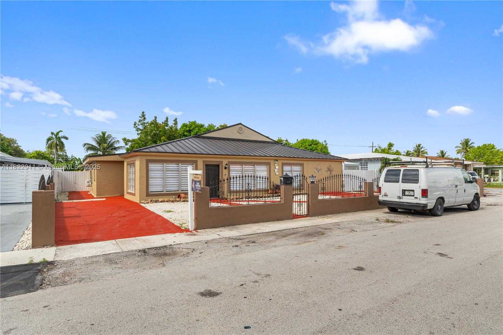 Small Image of 230 WEST 47TH ST, Hialeah Number 2