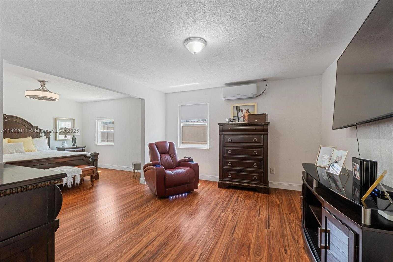 Small Image of 230 WEST 47TH ST, Hialeah Number 38
