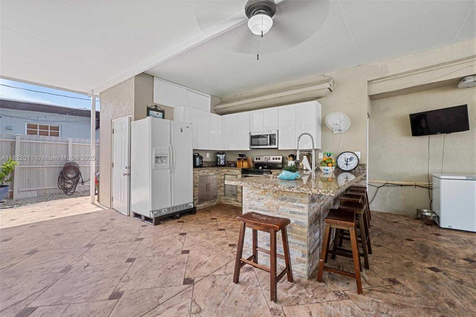 Small Image of 230 WEST 47TH ST, Hialeah Number 51