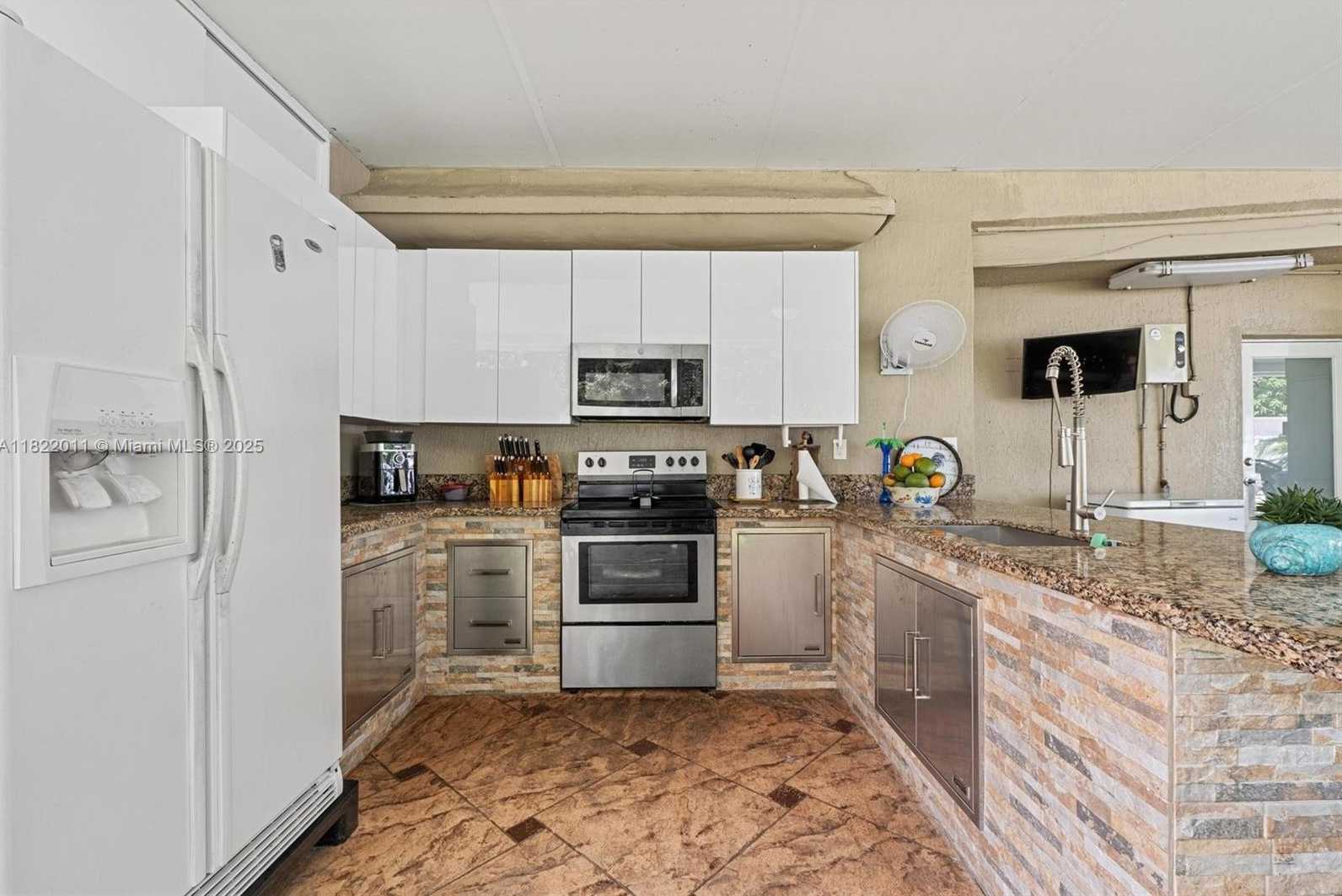 Small Image of 230 WEST 47TH ST, Hialeah Number 52